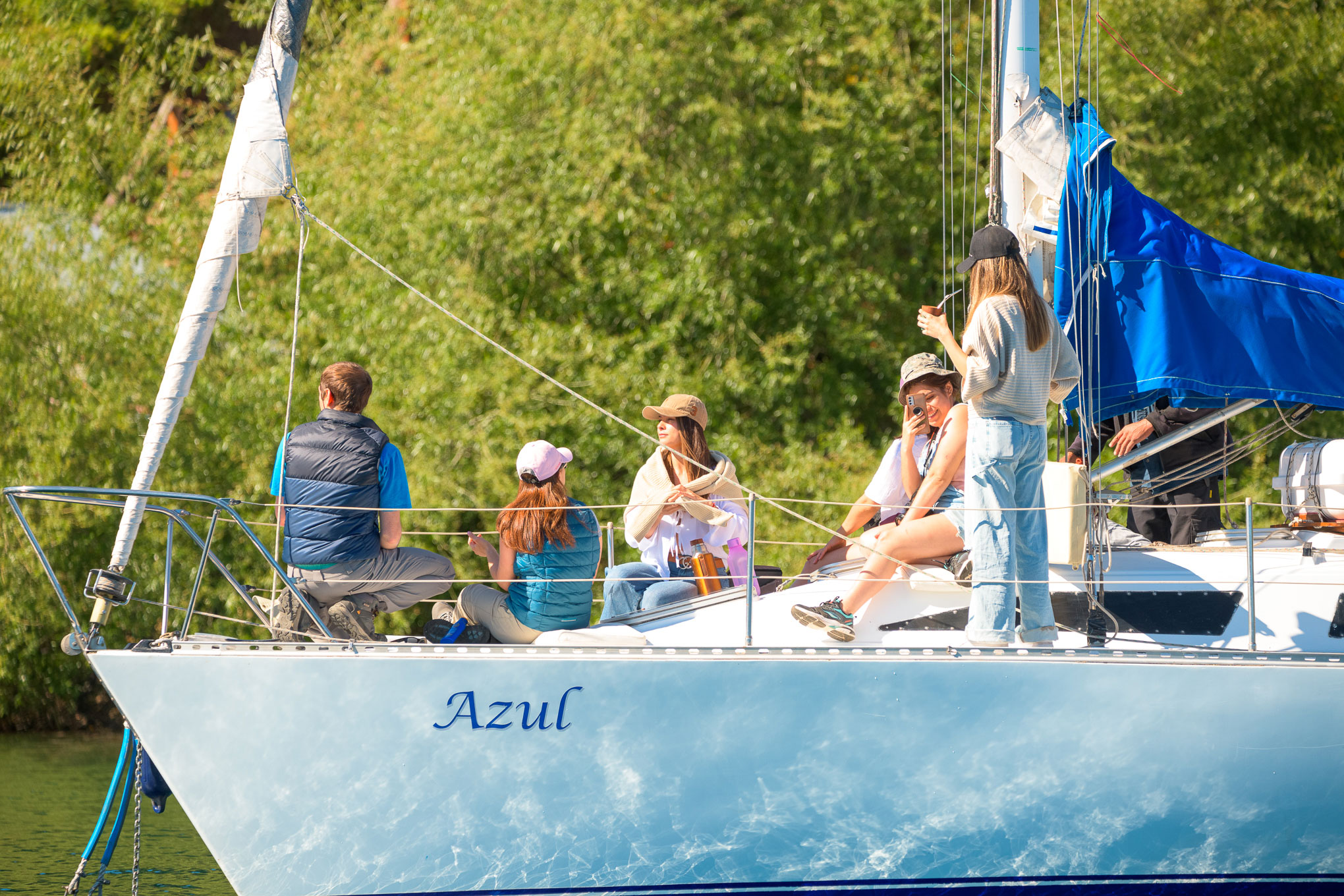 Velero Azul en la Patagonia, vista lateral